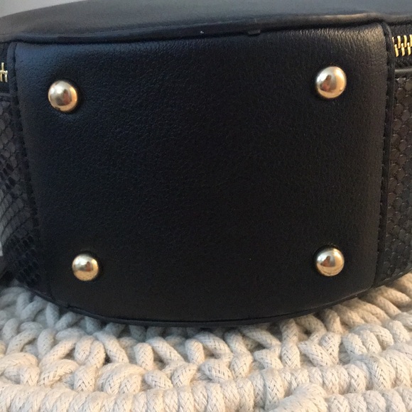 Black Circle Handbag - Picture 8 of 12